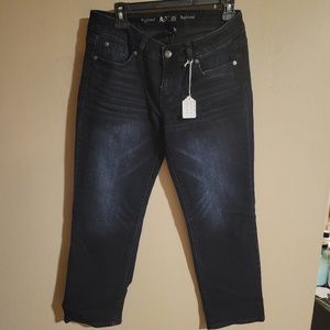 23.	Women’s APT 9 Boyfriend Jean Modern SZ 4